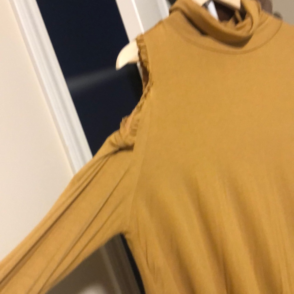 Cold shoulder top